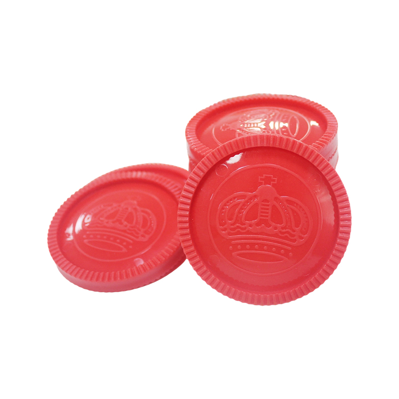 Buah catur dam plastik merah dan hitam