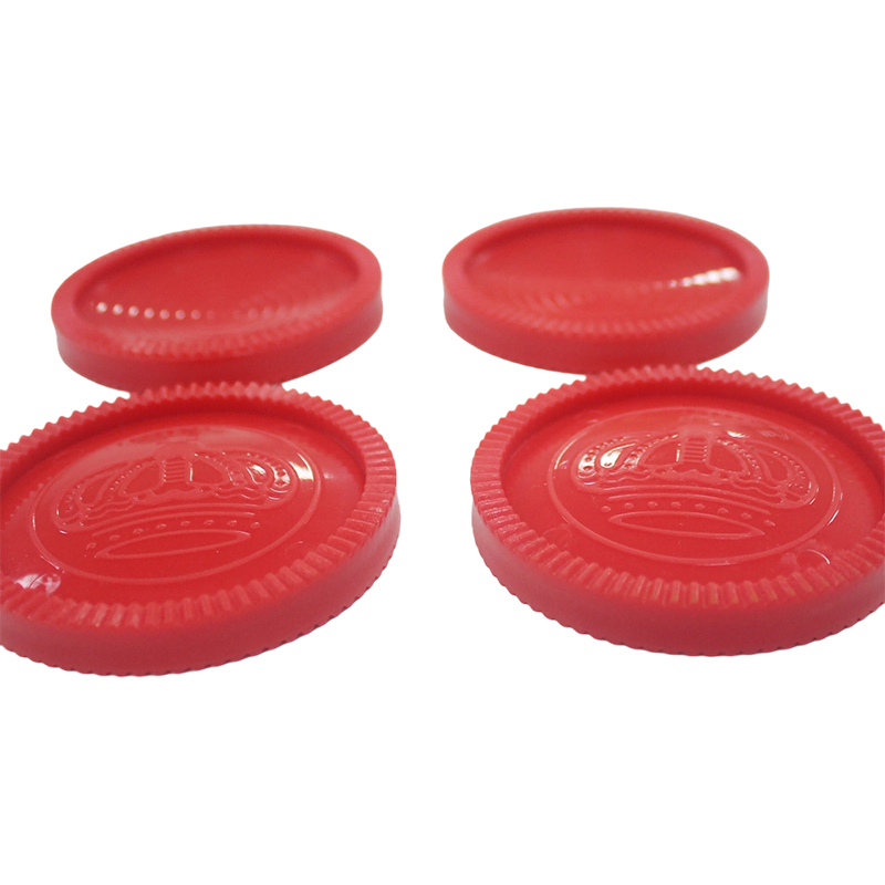 Buah catur dam plastik merah dan hitam