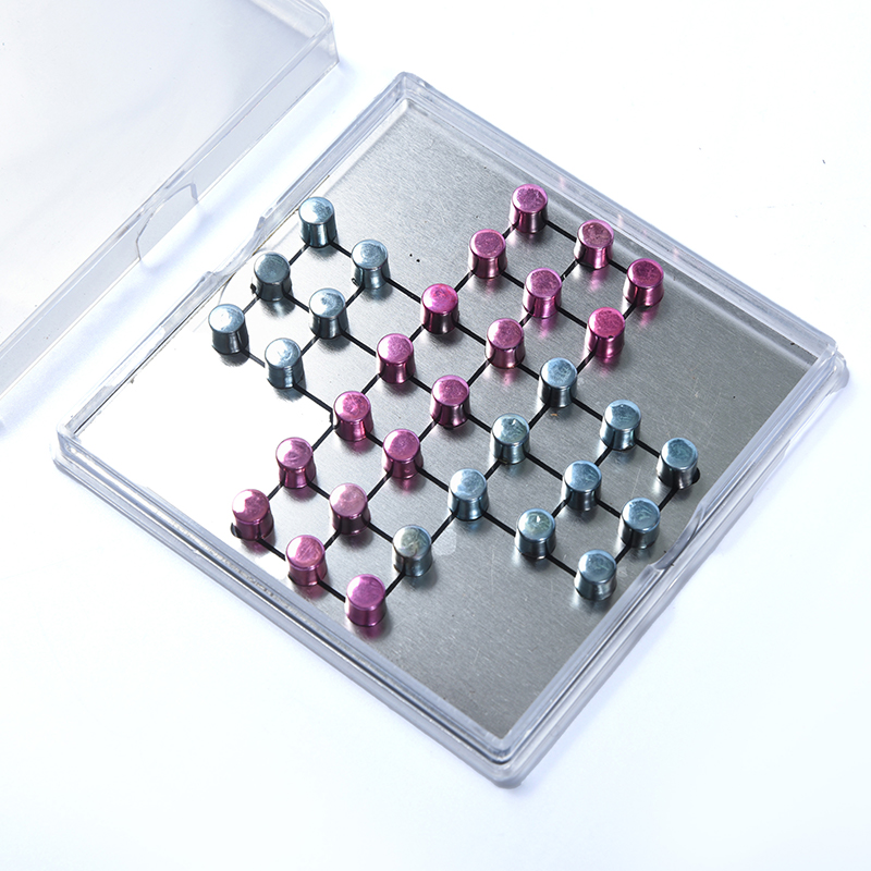 Set Tic-Tac-Toe Logam Magnet dalam Sarung Akrilik Jelas