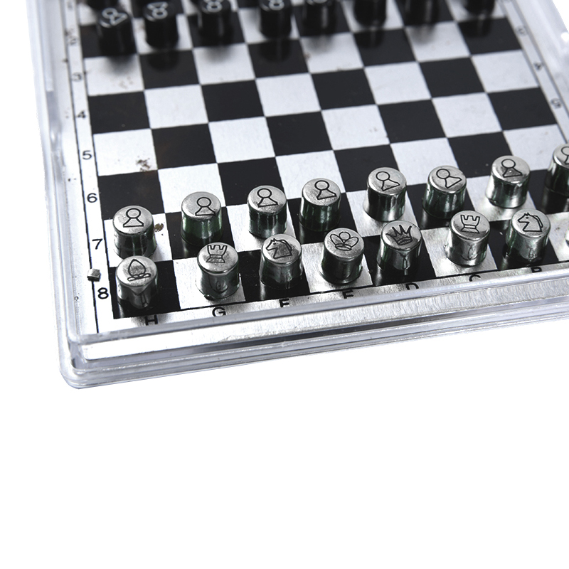 Set Catur Antarabangsa Logam Magnetik dalam Sarung Akrilik Jelas