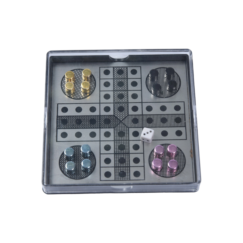 Permainan Ludo Logam Magnetik Ditetapkan dalam Sarung Akrilik Jelas