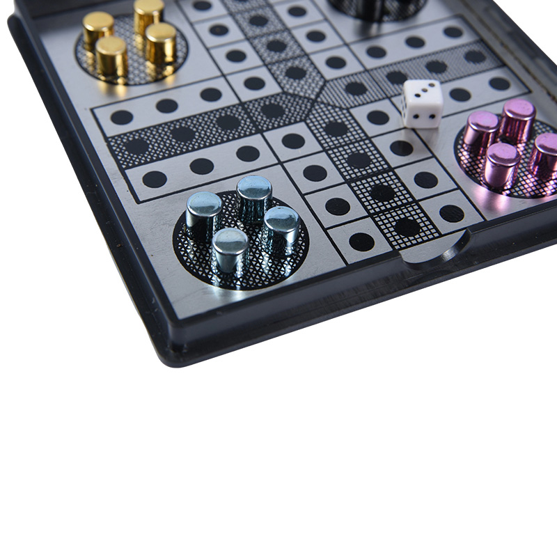 Permainan Ludo Logam Magnetik Ditetapkan dalam Sarung Akrilik Jelas