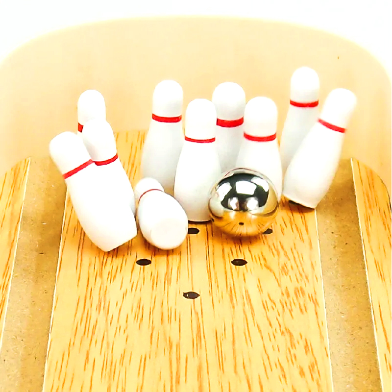 Set Kayu Padat dengan Bola Keluli dan Pin Permainan Boling Desktop Mini